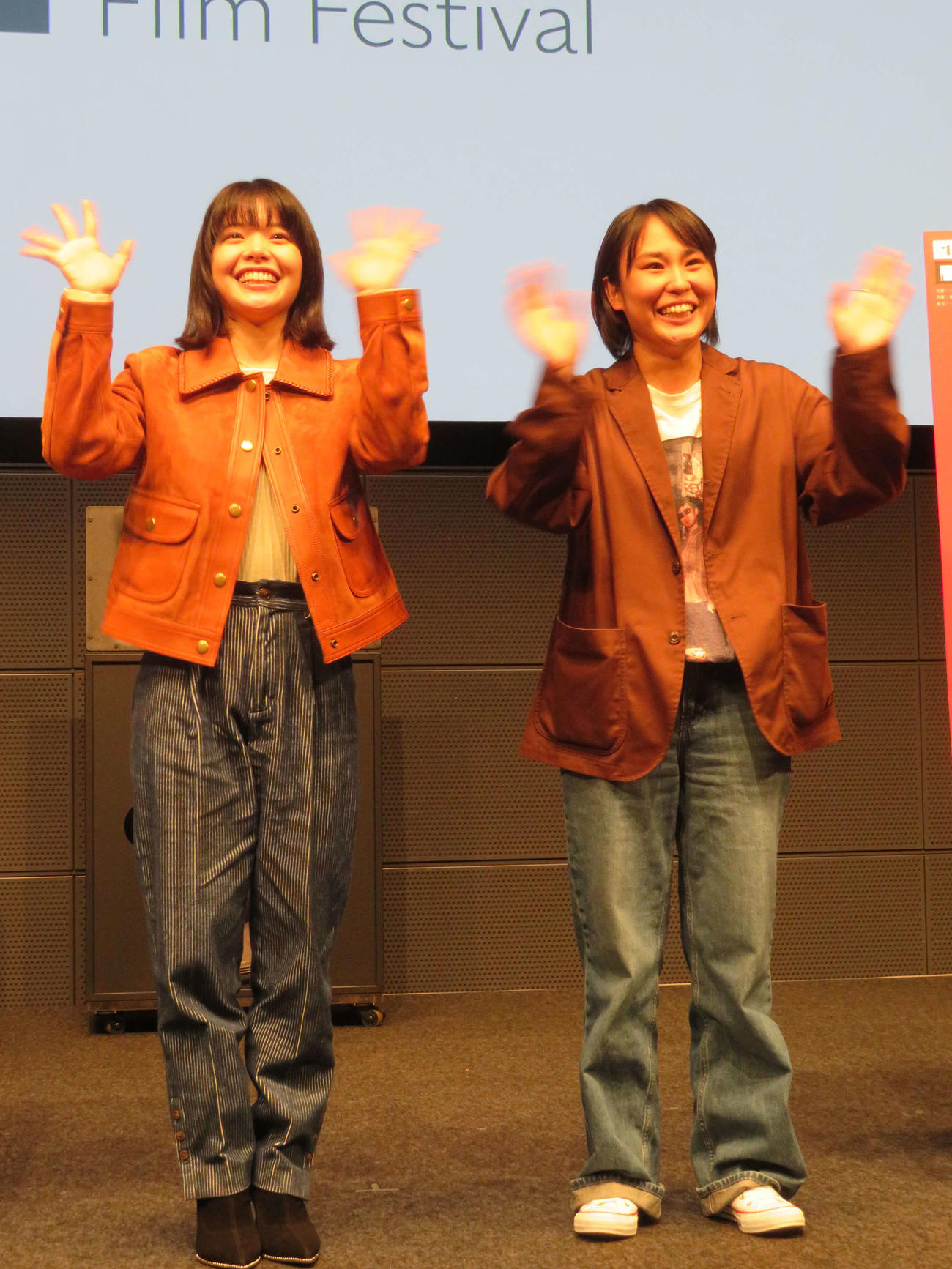 第1回「丸の内映画祭」で「ヴェンダースの世界に強く共鳴した若手映画人が語り合う」と題し、工藤梨穂監督（右）とトークを行った岸井ゆきの（撮影・村上幸将）