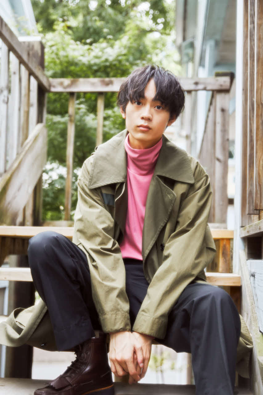 水沢林太郎の人生初グッズとなるカレンダーからの1カット
