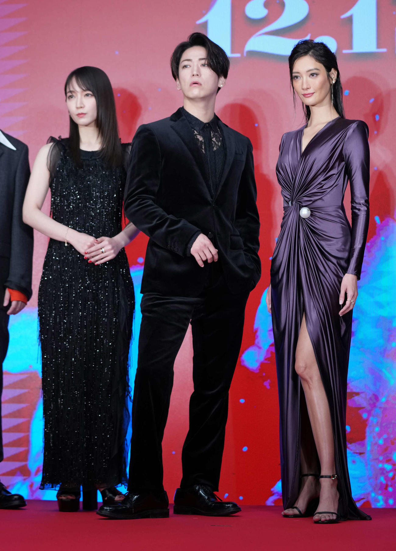 映画「怪物の木こり」完成報告会に臨む、左から吉岡里帆、亀梨和也、菜々緒（撮影・小沢裕）