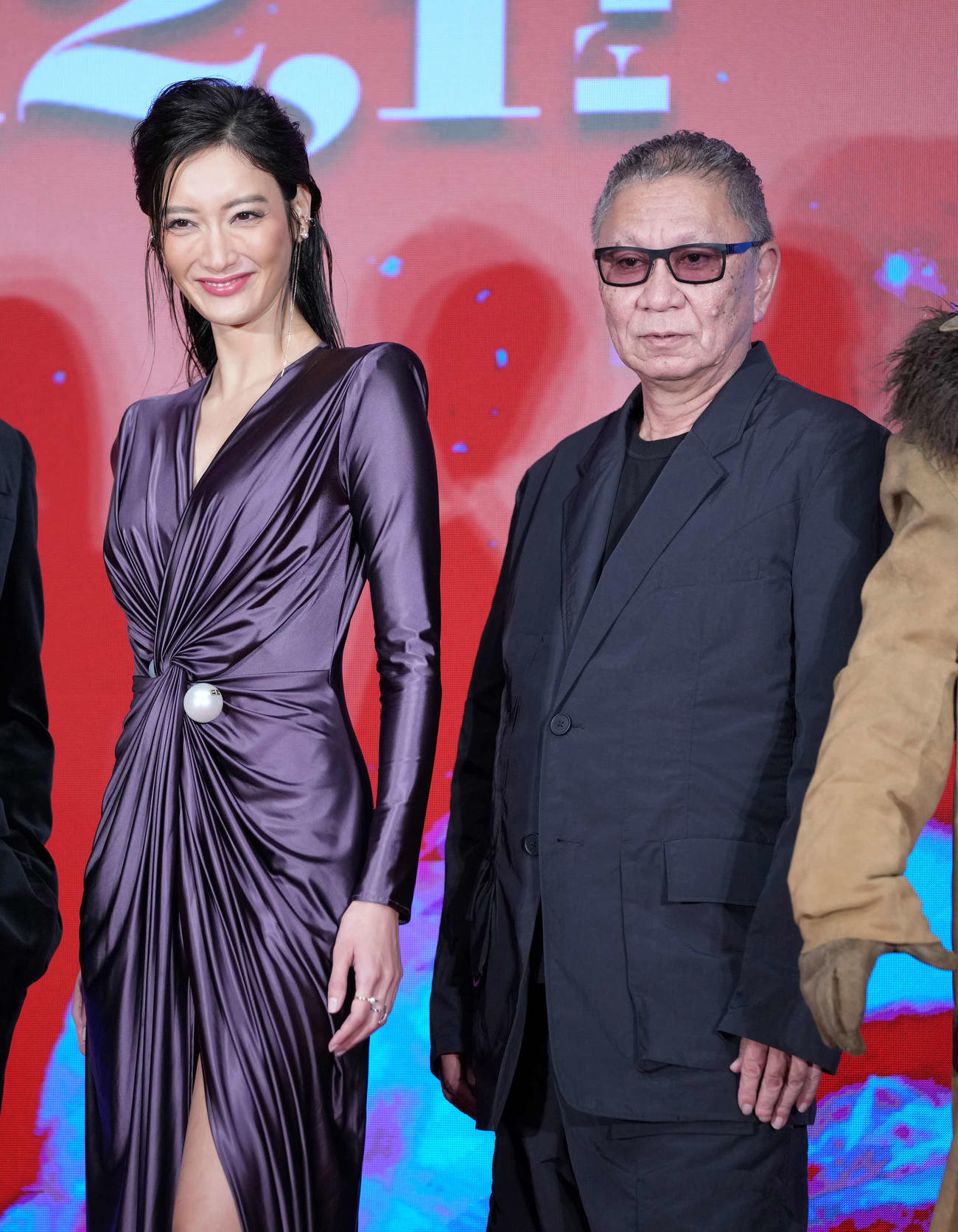 映画「怪物の木こり」完成報告会に臨む菜々緒（左）と三池崇史監督（撮影・小沢裕）