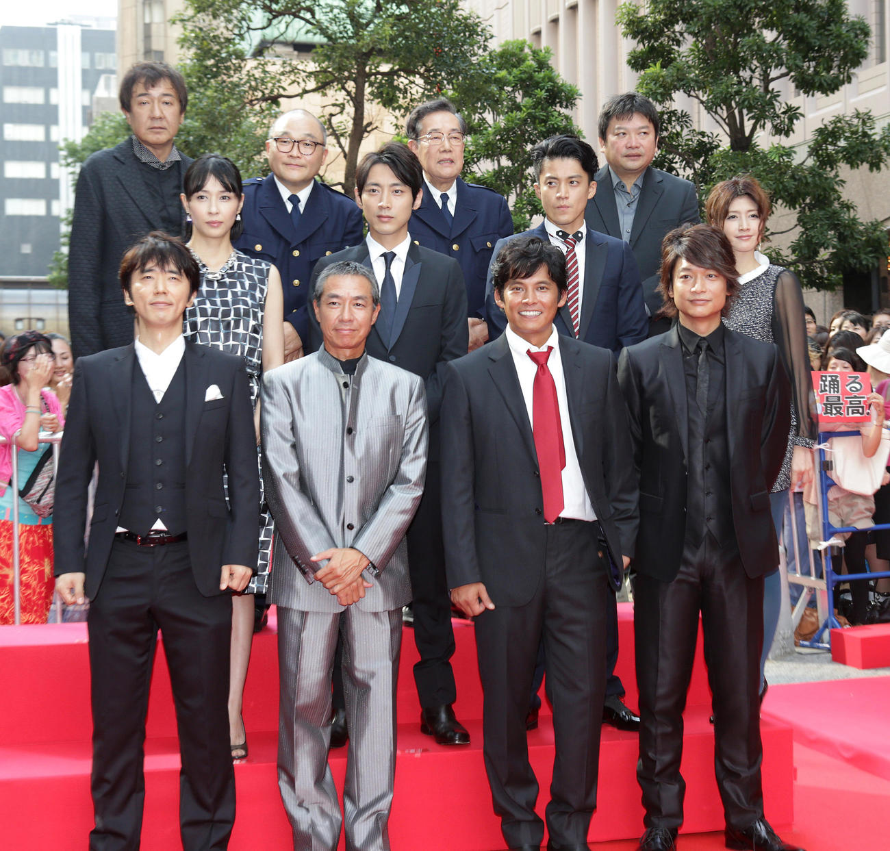 映画「踊る大捜査線　THE FINALE　新たなる希望」初日舞台あいさつ　後列左から3人目が北村総一朗（2012年9月撮影）