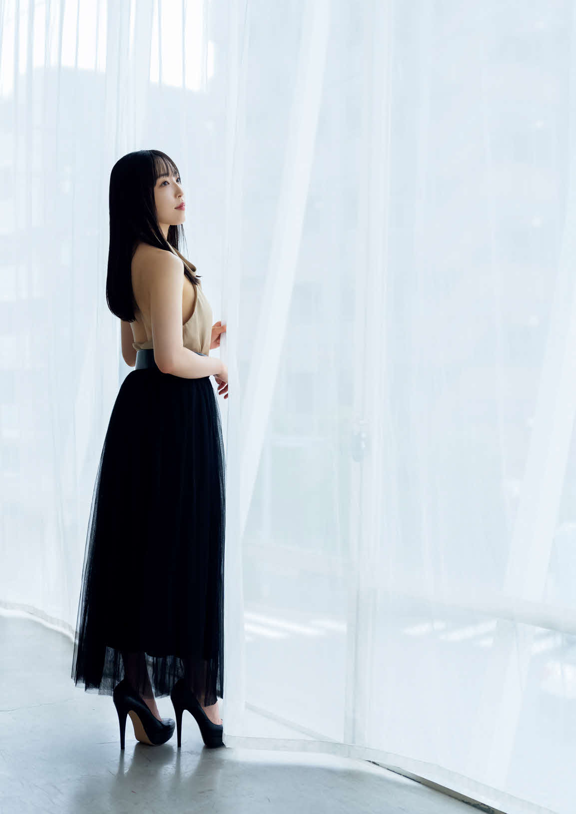 モーニング娘。’23譜久村聖写真集「LAST SCENE」　撮影：唐木貴央　ワニブックス刊