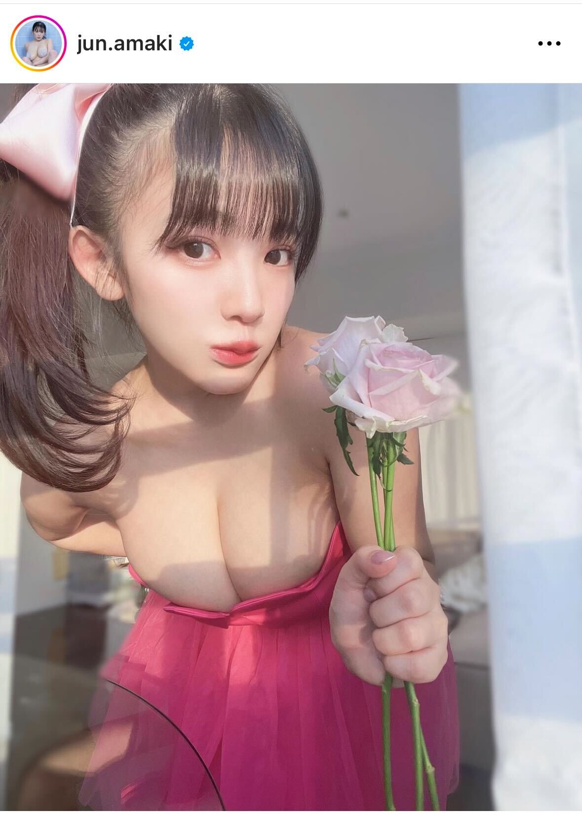 バービーのセクシーなコスプレを披露した天木じゅん（天木じゅんのインスタグラムから）