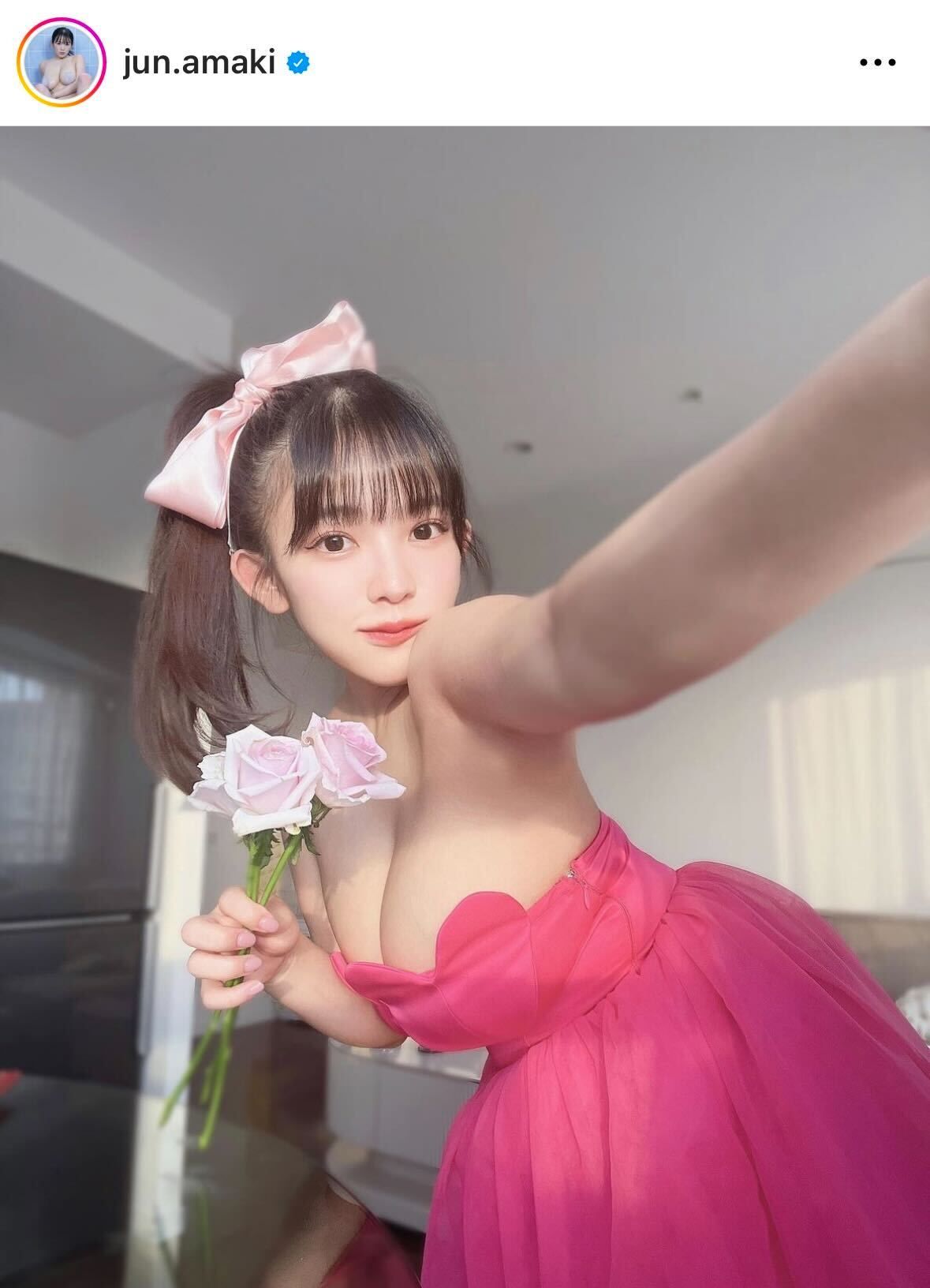 バービーのセクシーなコスプレを披露した天木じゅん（天木じゅんのインスタグラムから）