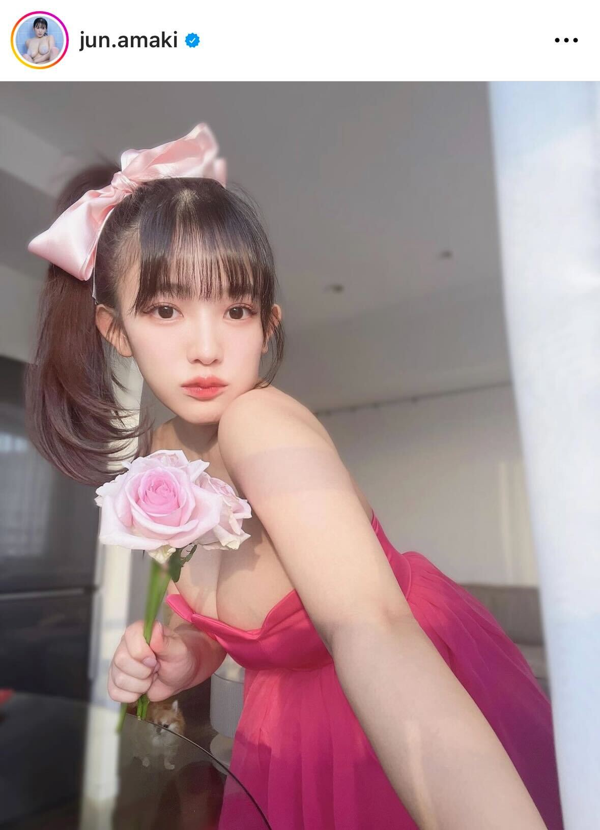 バービーのセクシーなコスプレを披露した天木じゅん（天木じゅんのインスタグラムから）