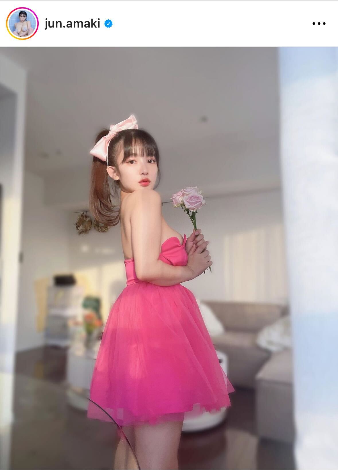 バービーのセクシーなコスプレを披露した天木じゅん（天木じゅんのインスタグラムから）