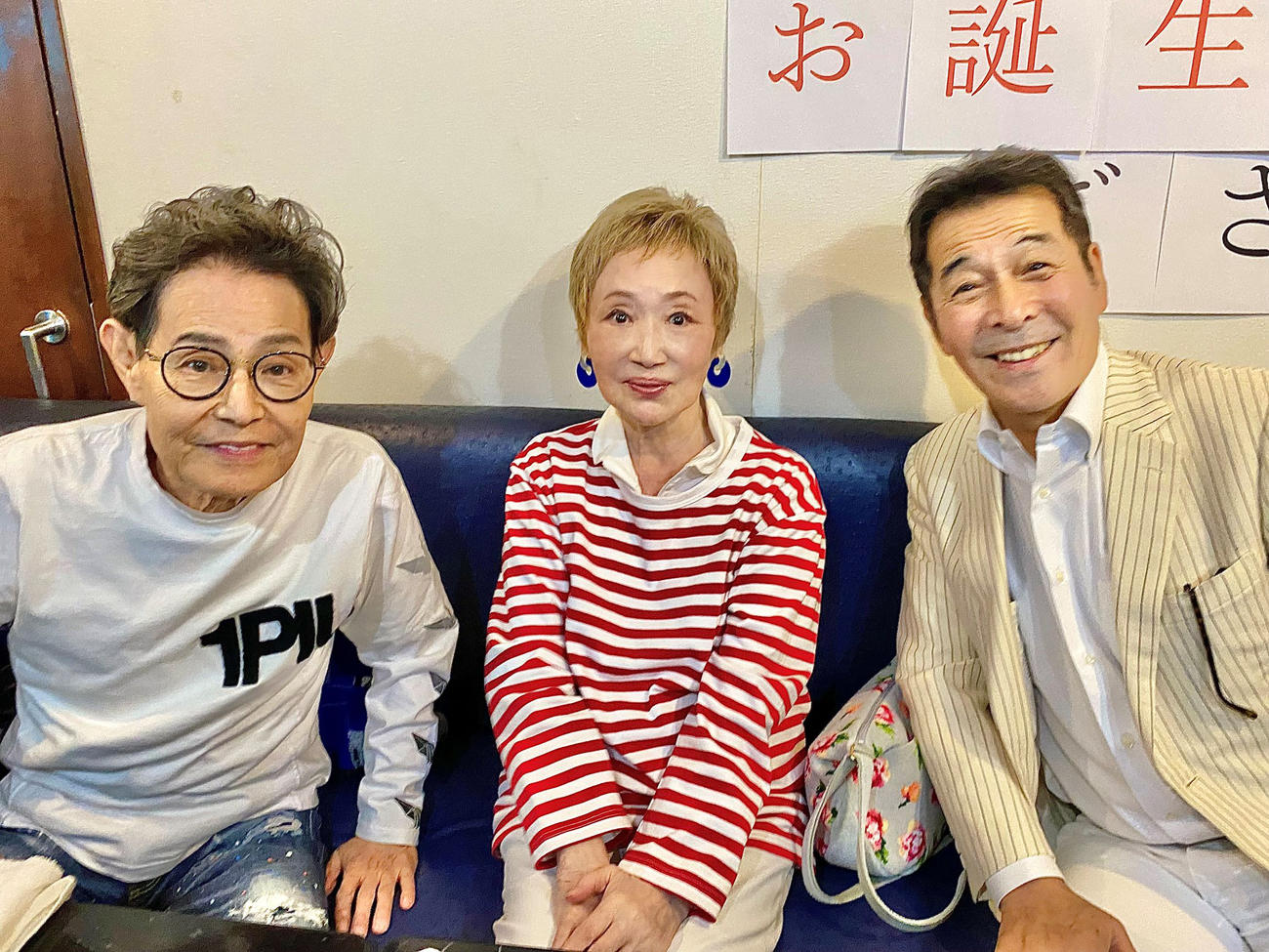 浜木綿子誕生日パーティーで。左から、加藤茶、浜木綿子、井上順