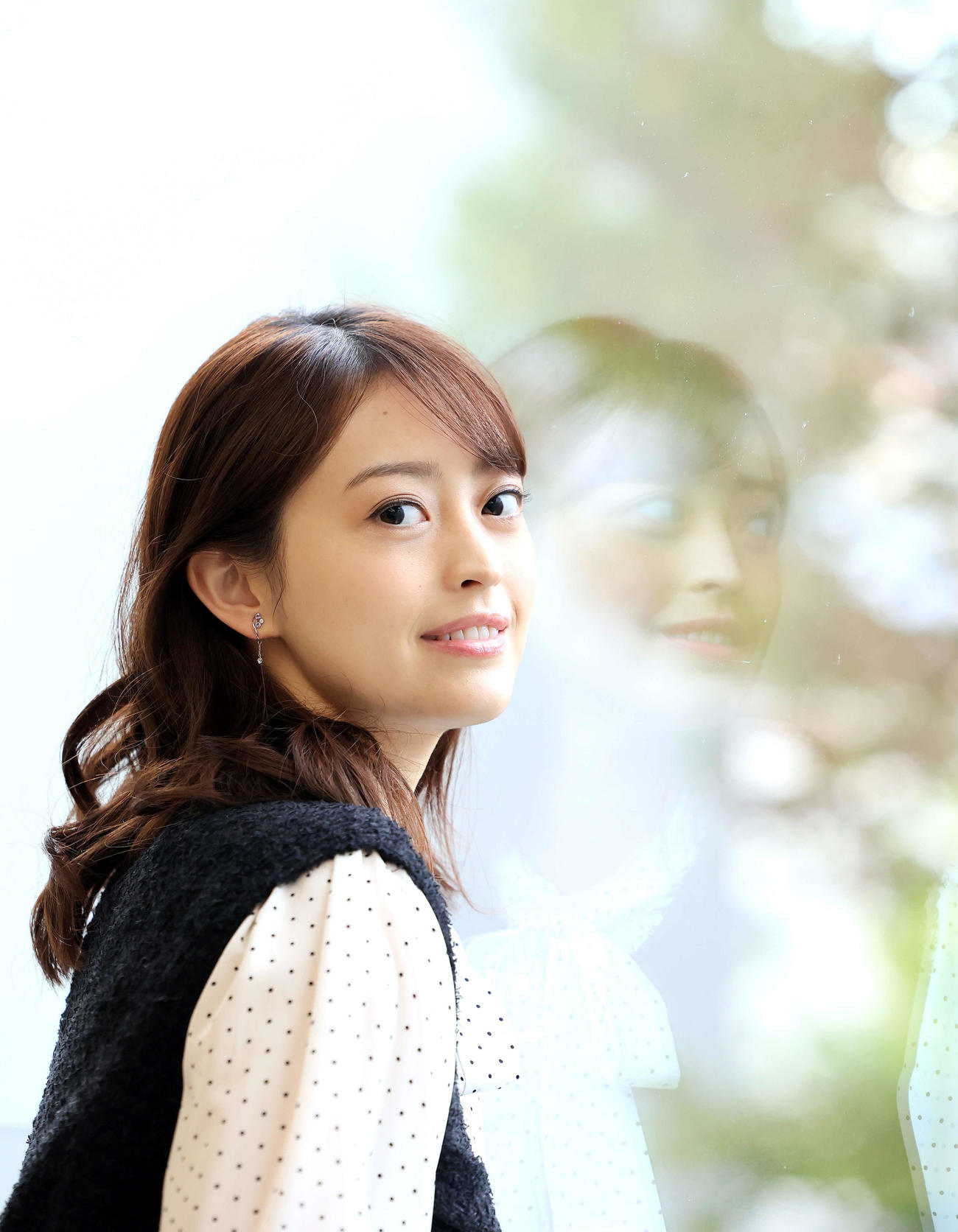 透明感の中に芯の強さを感じるまなざしが印象的な石川萌香（撮影・浅見桂子）