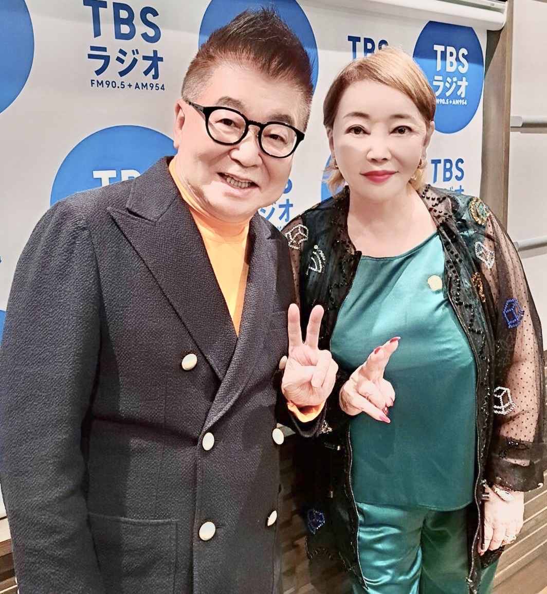 生島ヒロシ（左）とたかの友梨