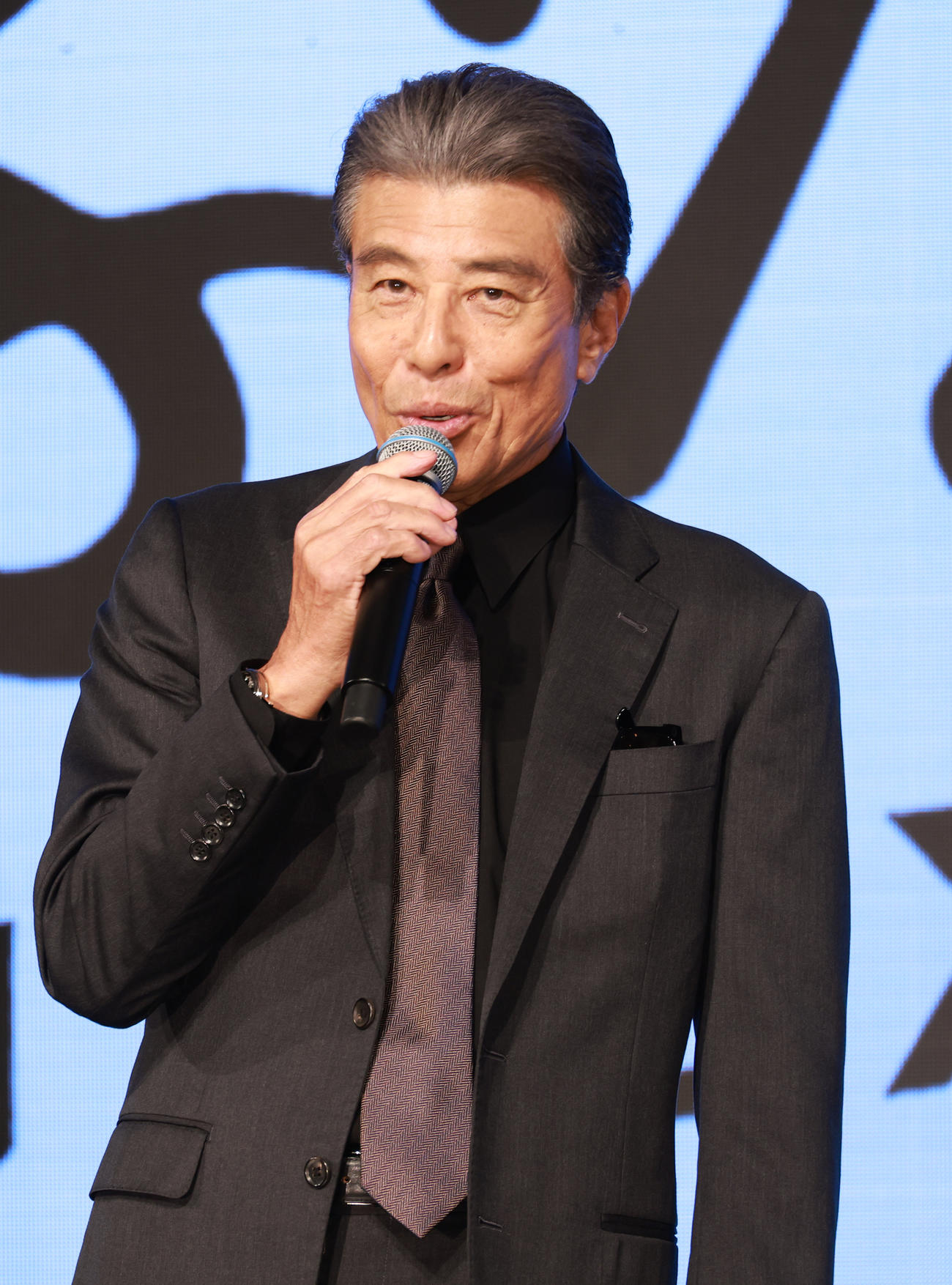 映画「あぶない刑事」製作発表を行う舘ひろし（撮影・中島郁夫）