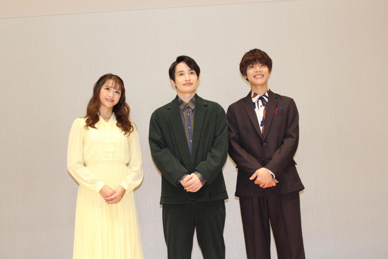 大阪松竹座開場100周年記念「わが街、道頓堀～OSAKA 1970～」に出演する（左から）綺咲愛里、浜中文一、室龍太