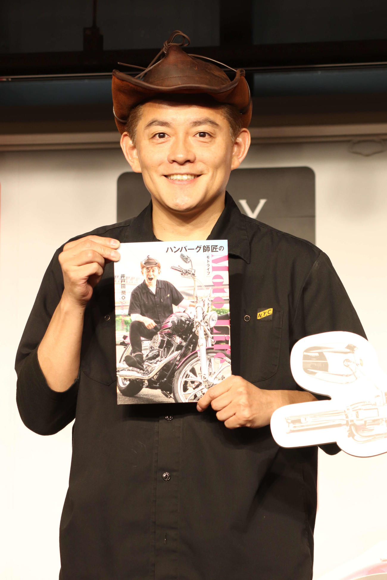 「ハンバーグ師匠のモトライフ」発売記念イベントに登壇した井戸田潤（撮影・加藤理沙）