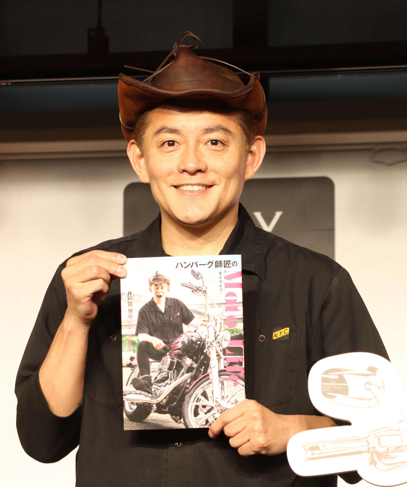 「ハンバーグ師匠のモトライフ」発売記念イベントに登壇した井戸田潤（撮影・加藤理沙）