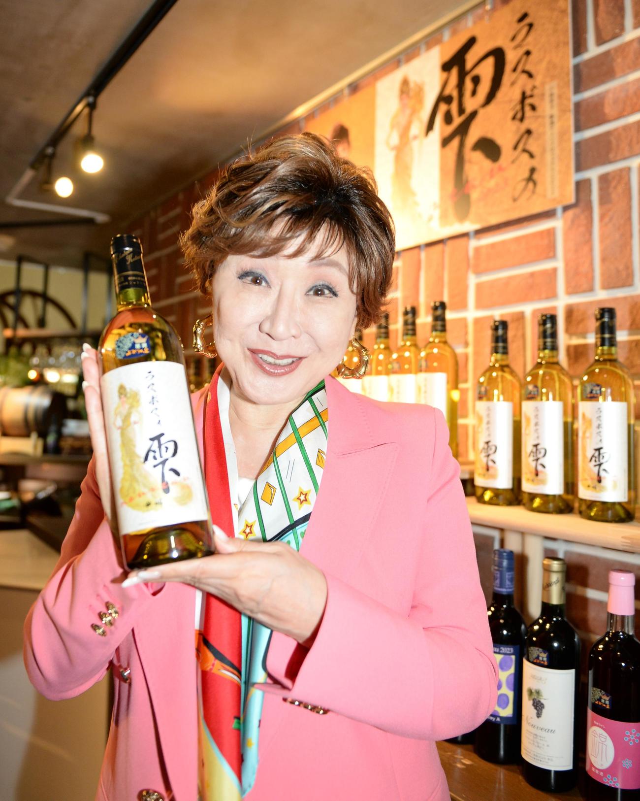 甲州ワインの新酒「ラスボスの雫」を発売した小林幸子