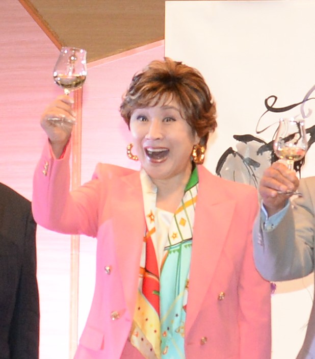 甲州ワインの新酒「ラスボスの雫」を発売した小林幸子