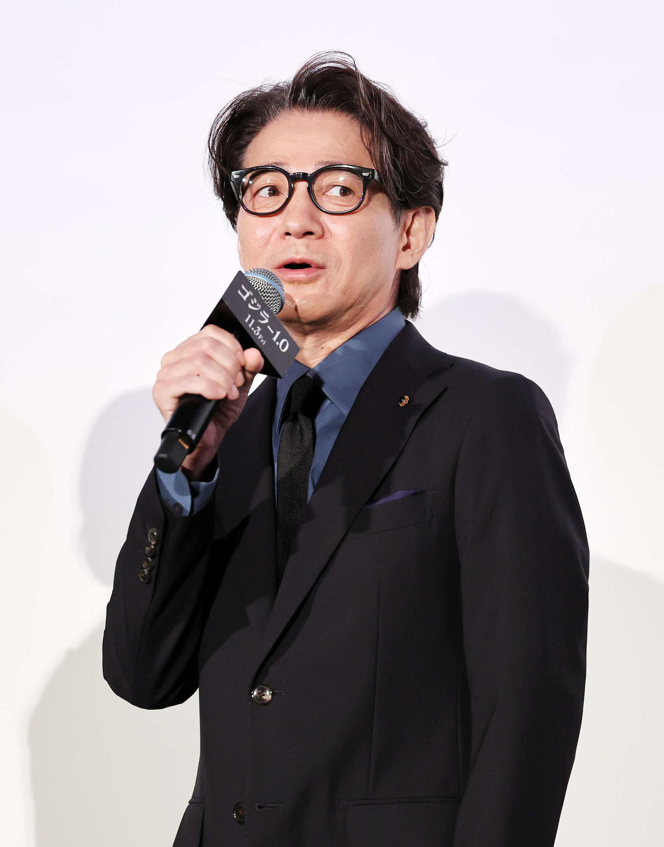 舞台あいさつに臨む吉岡秀隆（撮影・鈴木正人）