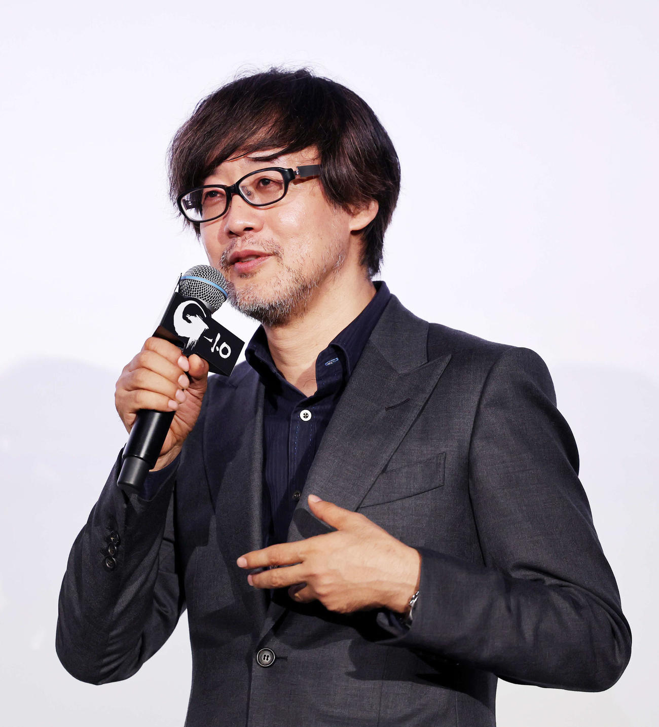 舞台あいさつに臨む山崎監督（撮影・鈴木正人）