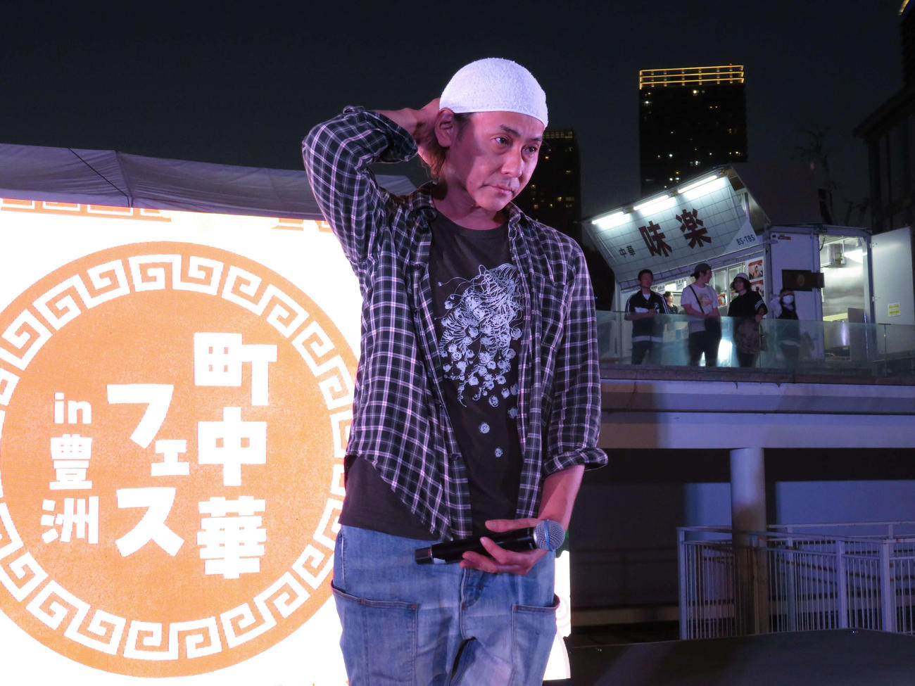 「町中華フェスin豊洲～食べて、飲んで、わいわい過ごすうまい町中華が大集合！！～」のトークショーに登場したヒロシ