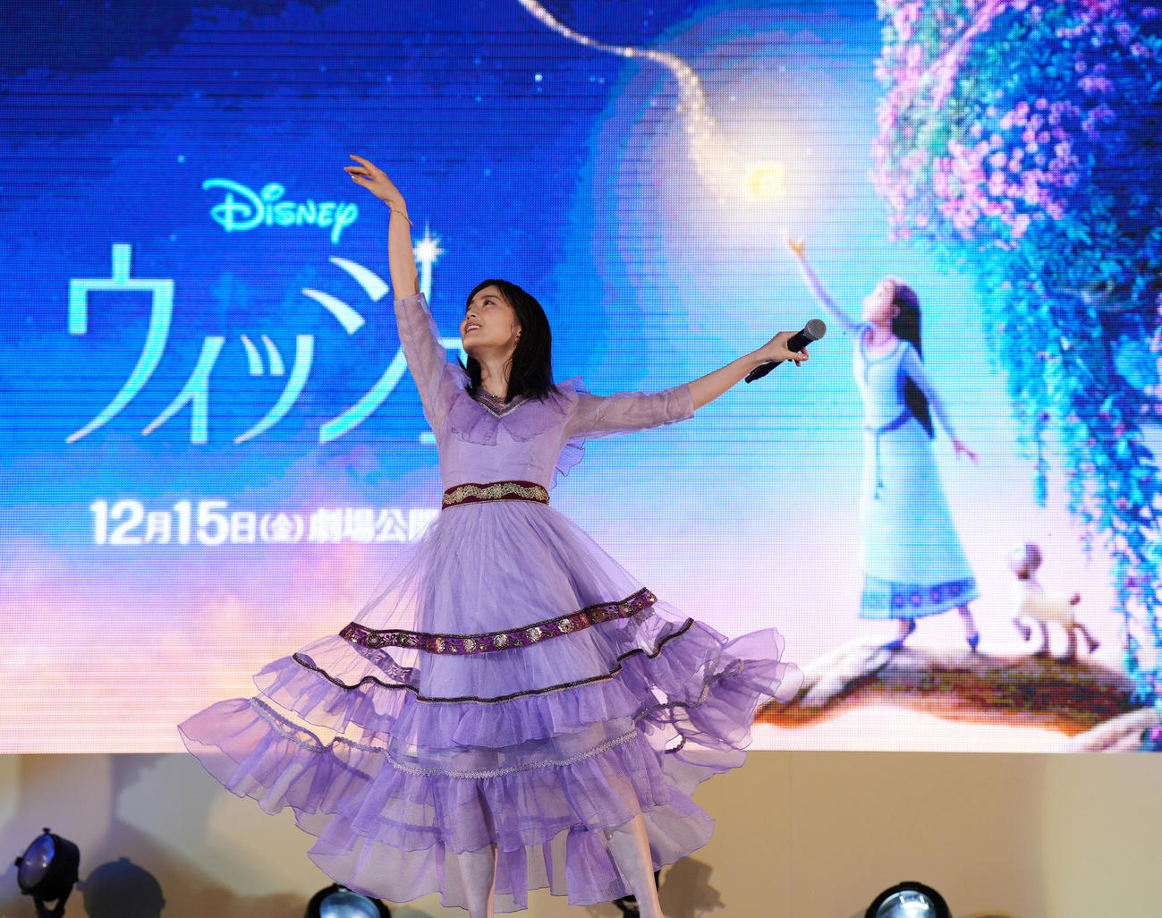 「大阪光の饗宴2023」で熱唱する生田絵梨花（撮影・菅敏）