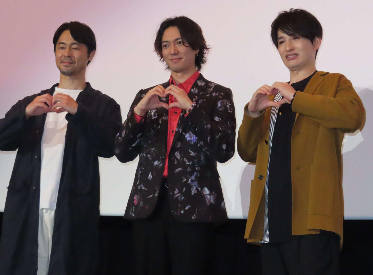映画「僕らの千年と君が死ぬまでの30日間」のヒット記念舞台あいさつに出席した、左から足立智充、辰巳雄大、浜中文一