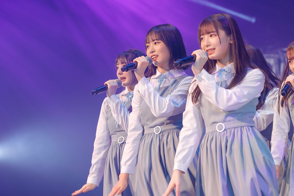 「新参者」公演を開幕した日向坂46四期生