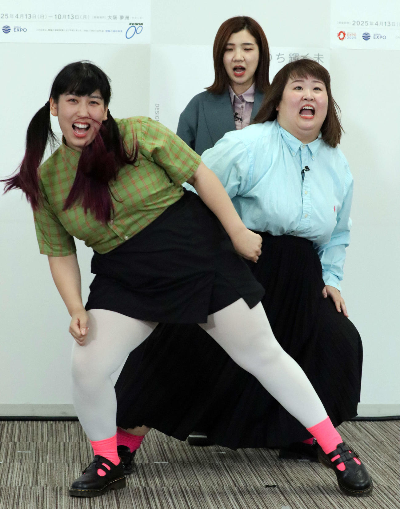 3時のヒロイン。手前からゆめっち、かなで、福田麻貴（2021年8月18日撮影）