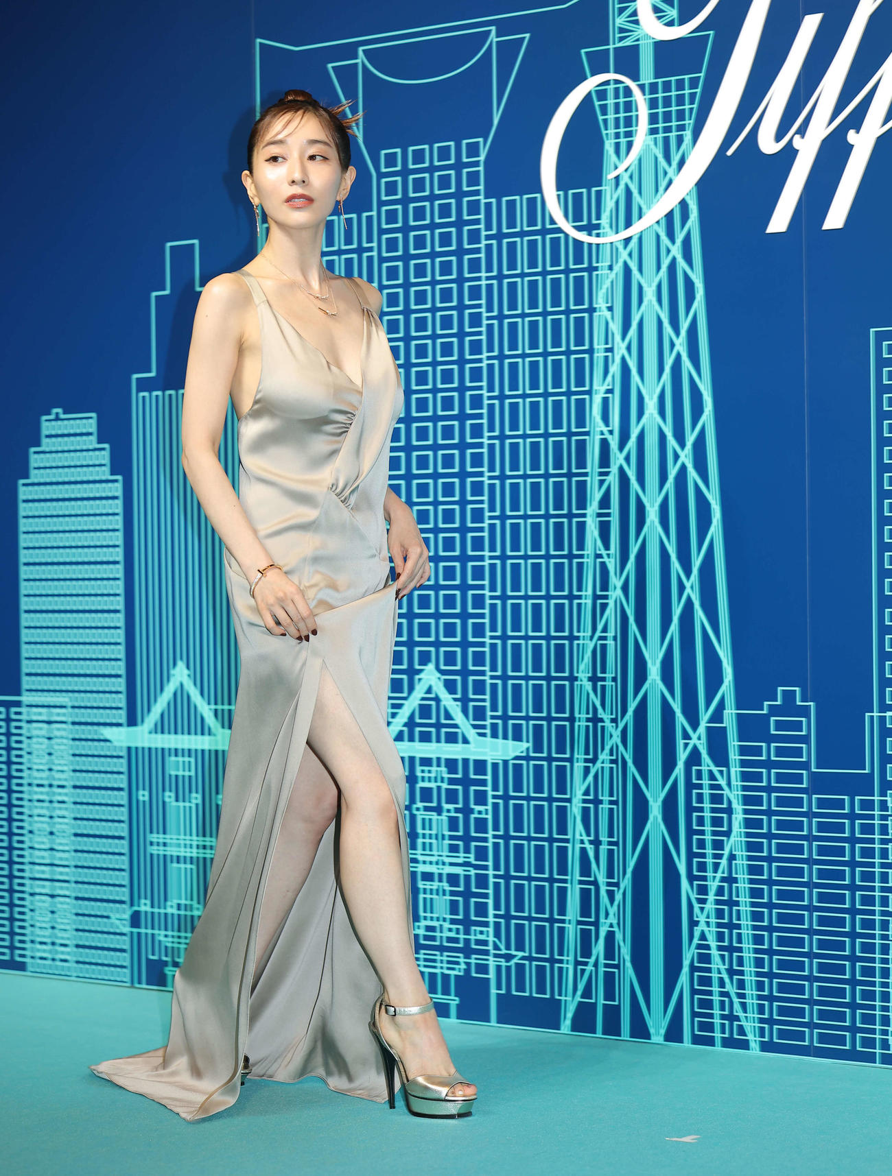 華麗なドレスでティファニー表参道オープニングイベントに臨む田中みな実（23年9月撮影）