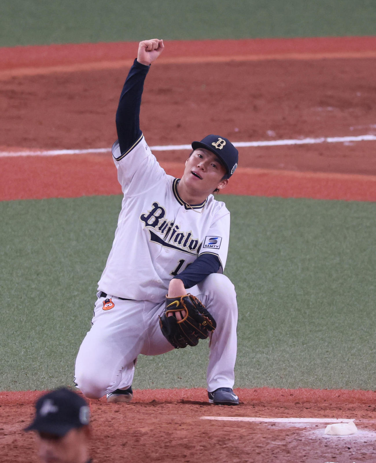 オリックス対阪神　9回表阪神2死一塁、山本は近本を二ゴロに仕留めマウンド上でガッツポーズを見せる（撮影・加藤哉）