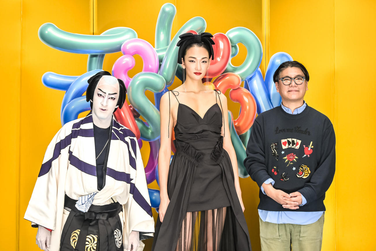 「TOKYO GINZA It's Show Time！！！」に出演した、左から尾上右近、冨永愛、ショーをプロデュースしたデザイナー丸山敬太氏