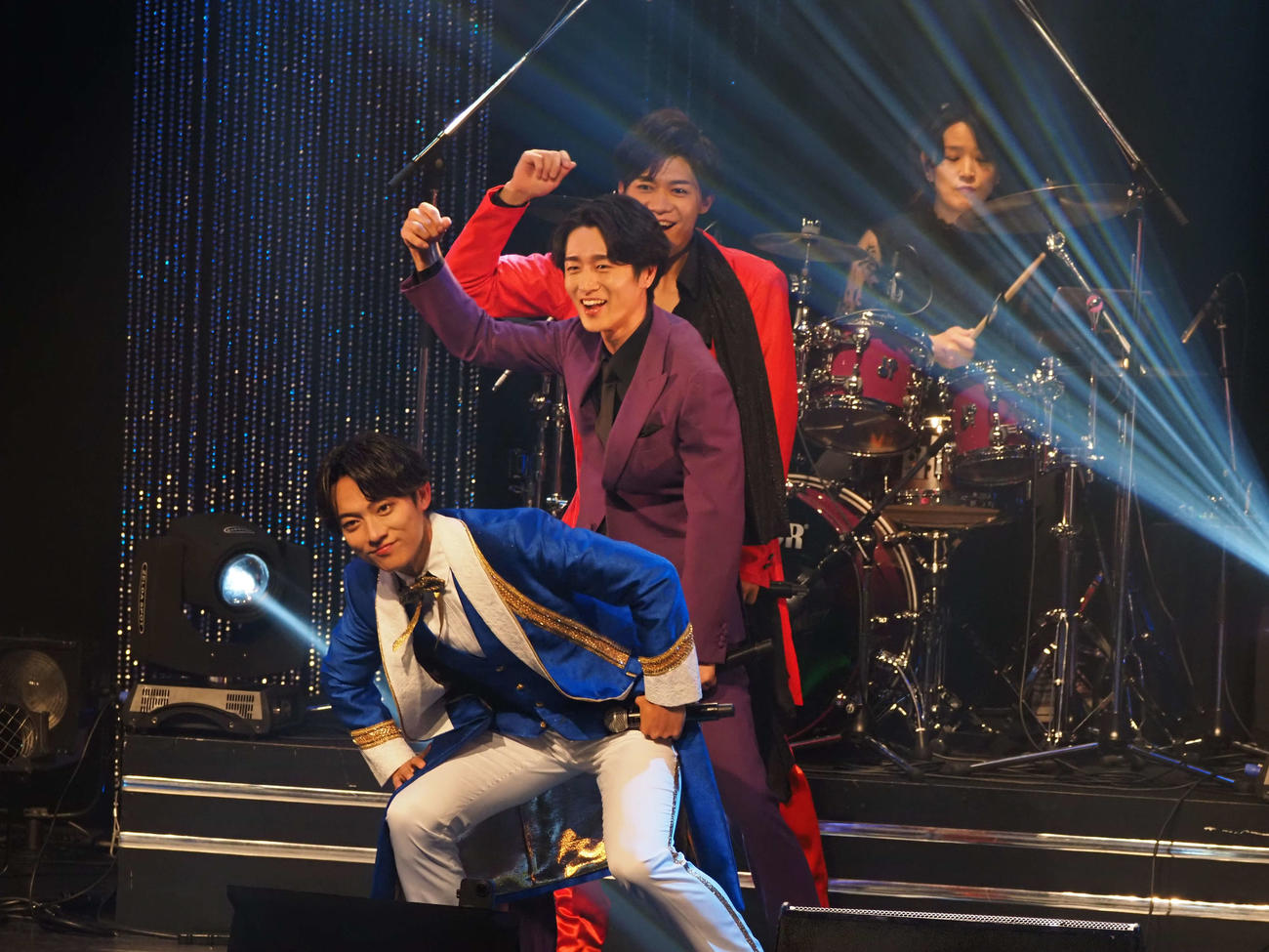 初めて仲良しの3人でステージに立った、前から辰巳ゆうと、真田ナオキ、新浜レオン