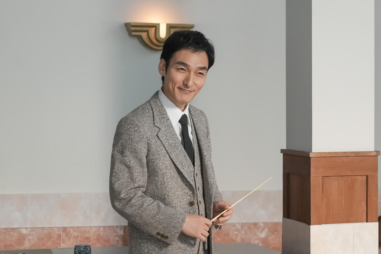 朝ドラ「ブギウギ」で羽鳥善一を演じる草なぎ剛