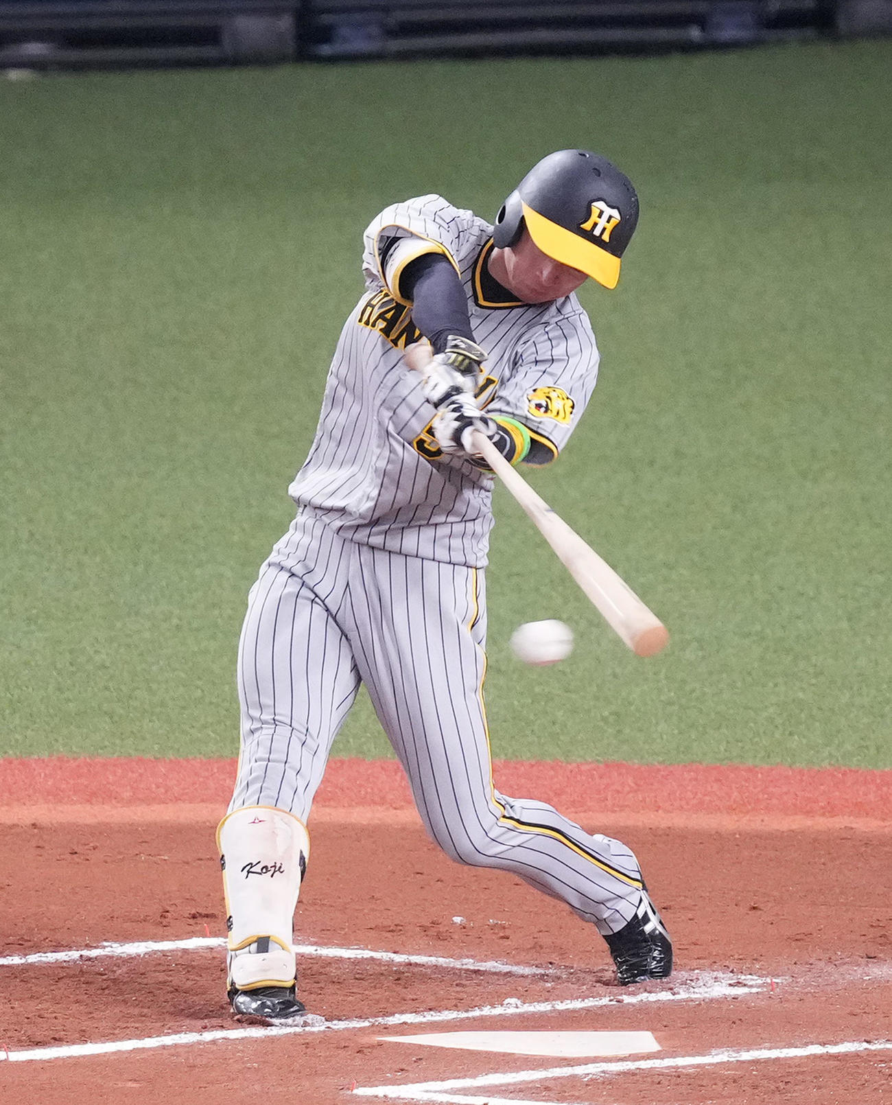 オリックス対阪神　6回表阪神2死二塁、右前打を放つ近本（撮影・菅敏）