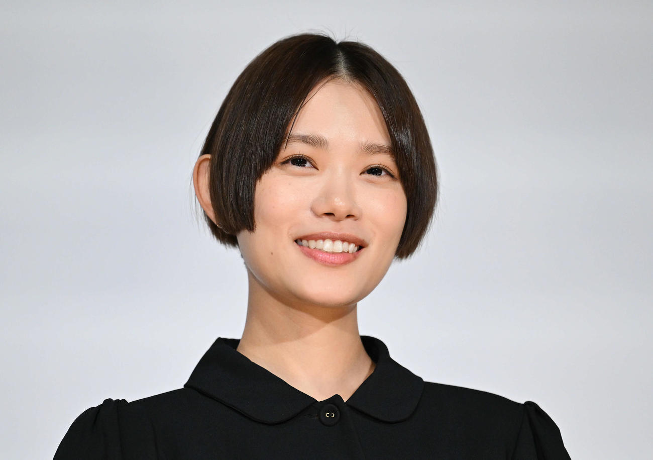 笑顔を見せる杉咲花（撮影・滝沢徹郎）