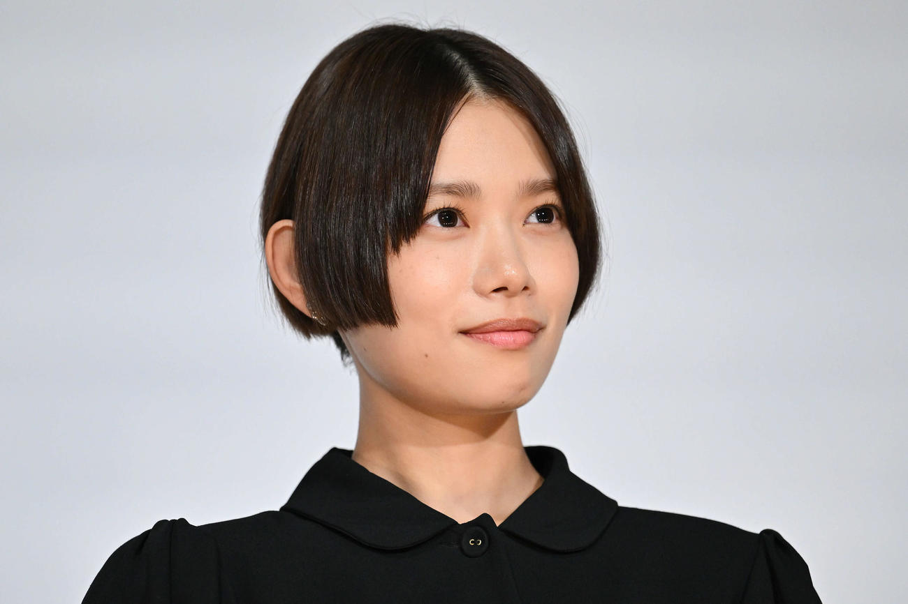 舞台あいさつに臨む杉咲花（撮影・滝沢徹郎）