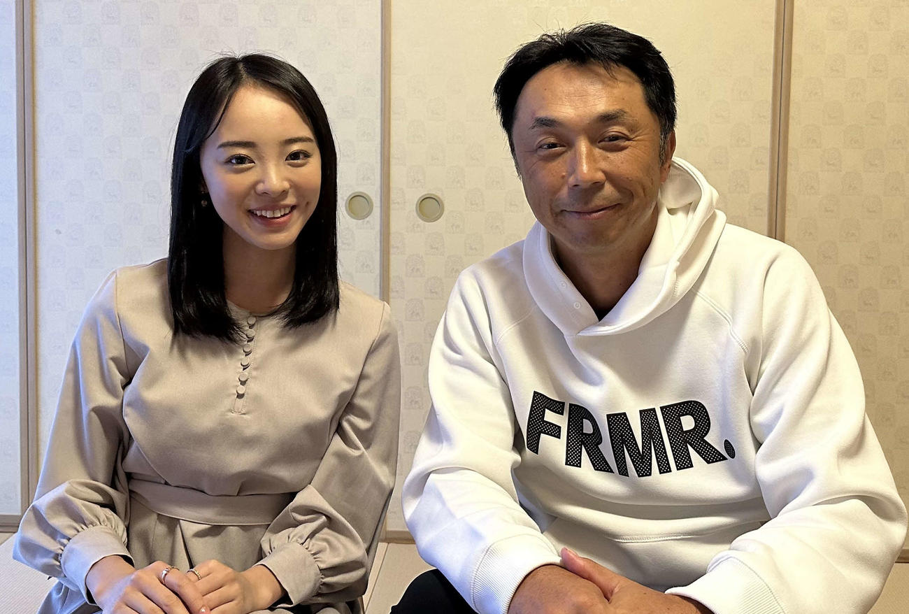 芸能界引退を宮本慎也氏（右）に報告した田中愛梨
