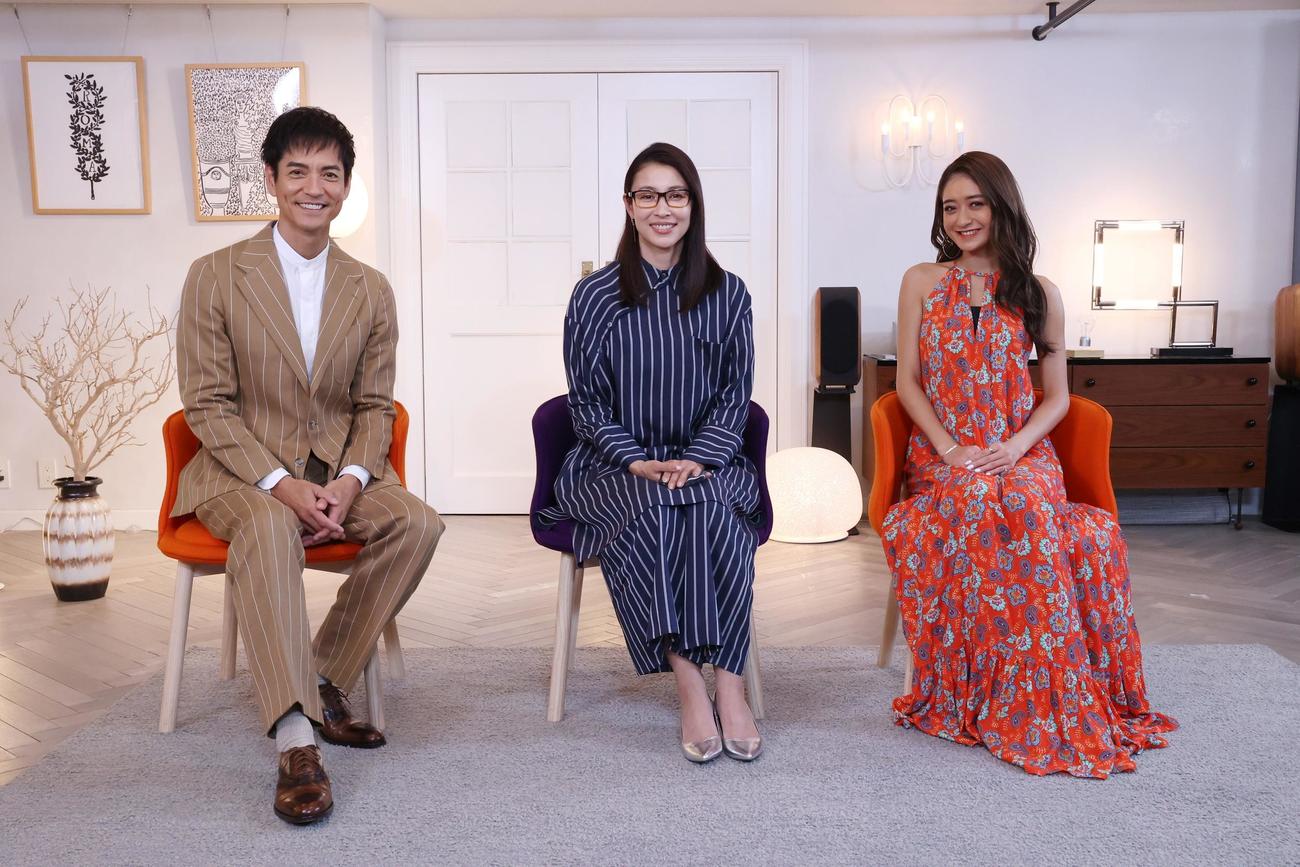 「突然ですが占ってもいいですか？」に出演する、左から沢村一樹、水野美紀、みちょぱ（池田美優）（C）フジテレビ