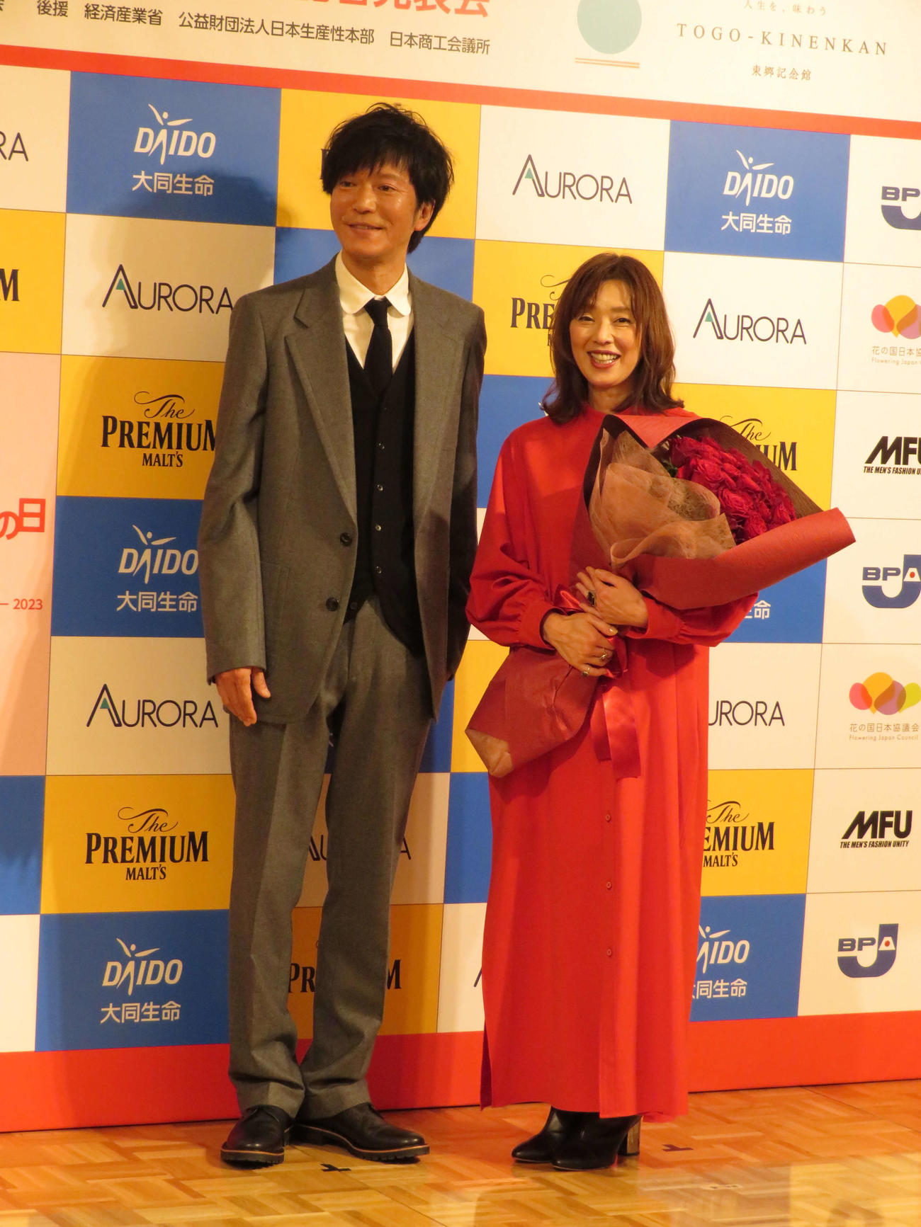「いい夫婦　パートナー・オブ・ザ・イヤー　2023」記者発表会に出席した俳優の田辺誠一と大塚寧々夫妻