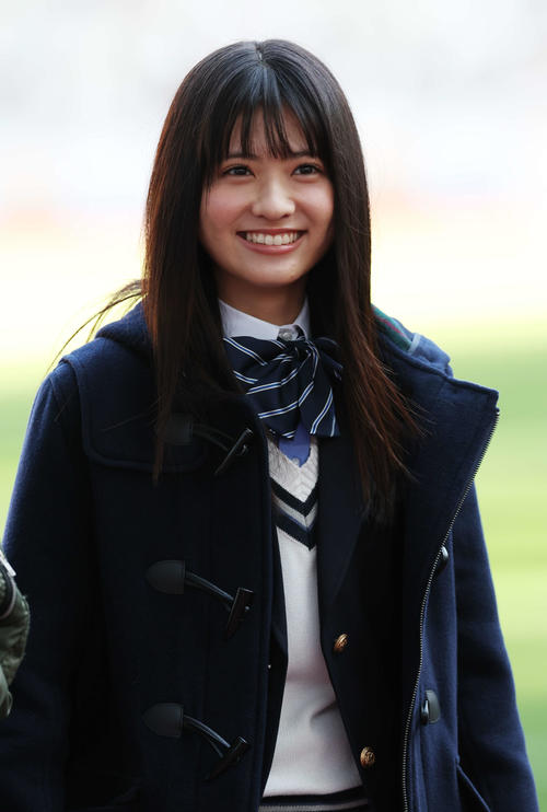 第101回全国高校サッカー選手権大会応援マネジャーを務める俳優の凛美（撮影・宮地輝）