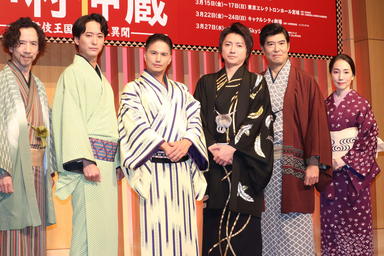 舞台「中村仲蔵～歌舞伎王国　下剋上異聞～」制作発表に登壇した、左から今井朋彦、浅香航大、市原隼人、藤原竜也、高嶋政宏、尾上紫（撮影・加藤理沙）