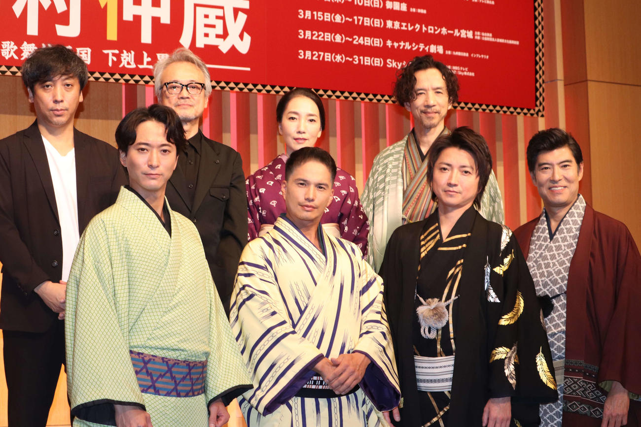 舞台「中村仲蔵～歌舞伎王国　下剋上異聞～」制作発表に登壇した、前列左から浅香航大、市原隼人、藤原竜也、高嶋政宏。後列左から蓬莱竜太氏、源孝志氏、尾上紫、今井朋彦（撮影・加藤理沙）