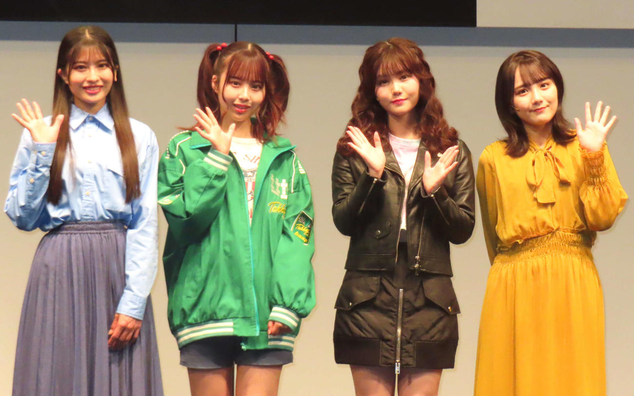 舞台「オッドタクシー　金剛石は傷つかない」ゲネプロ取材会に出席した、左からAKB48行天優莉奈、乃木坂46佐藤璃果、伊藤理々杏、AKB48田口愛佳
