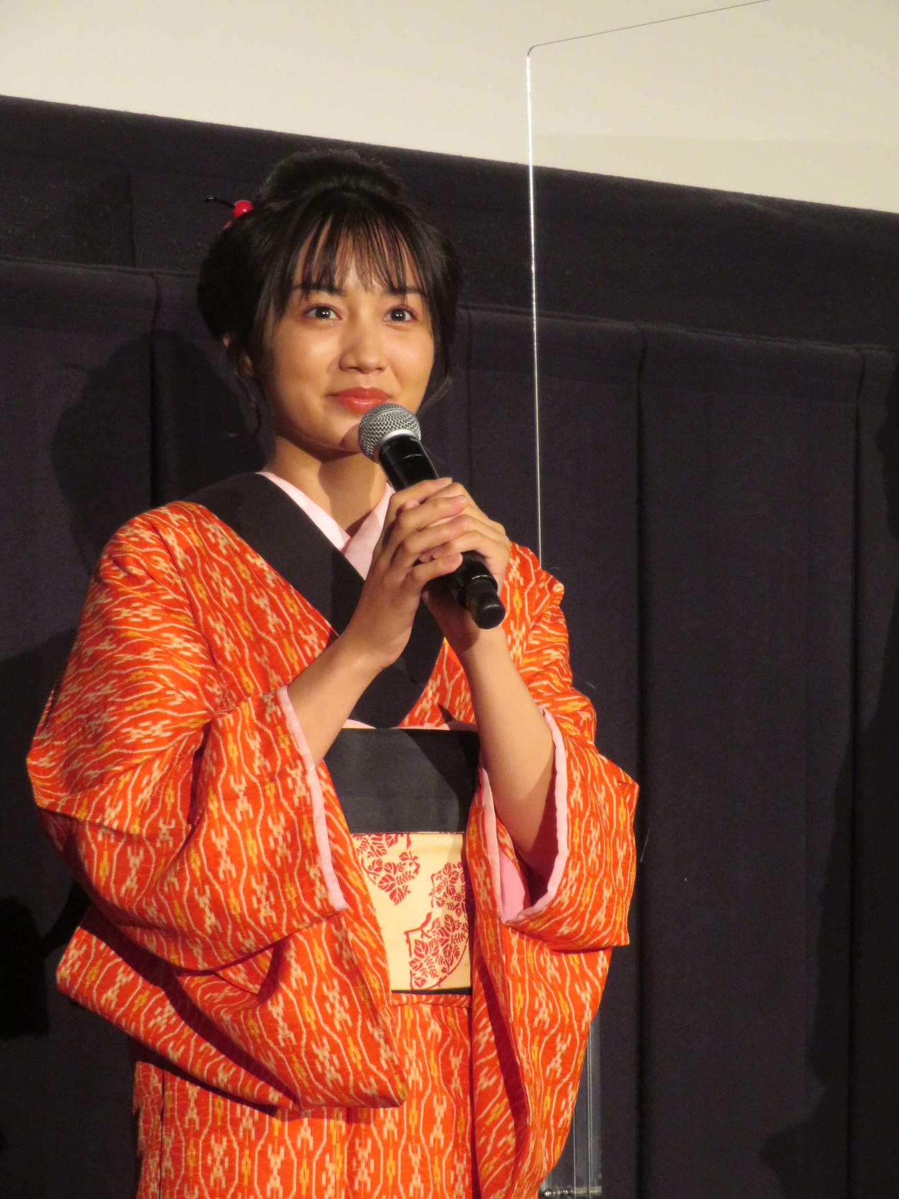 和服姿の黒木ひかり（2022年12月撮影）