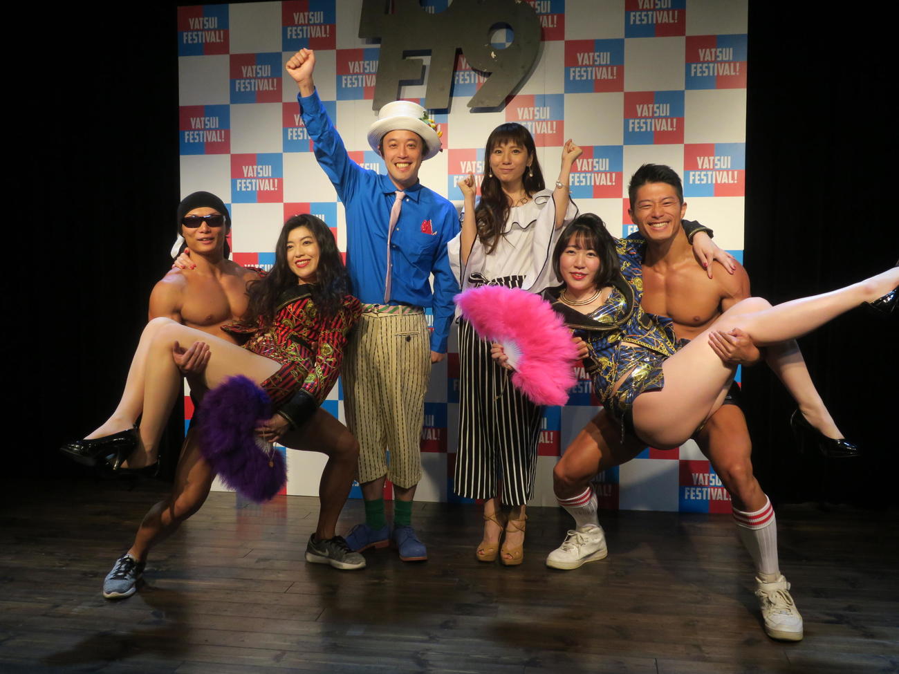 「やついフェスティバル！2017」会見　「やついフェスティバル！2017」発表会に出席した左からサイヤマングレート、益子寺かおり、やついいちろう、麻美ゆま、中尊寺まい、コアラ小嵐（2017年5月23日撮影）