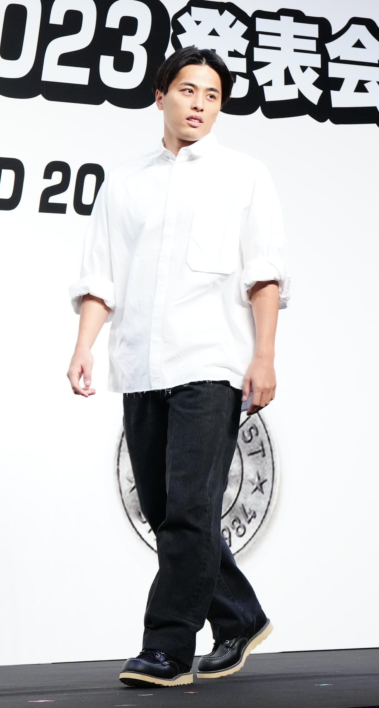 「第40回ベストジーニスト2023」授賞式に臨むバスケットボール男子日本代表の富樫（撮影・江口和貴）