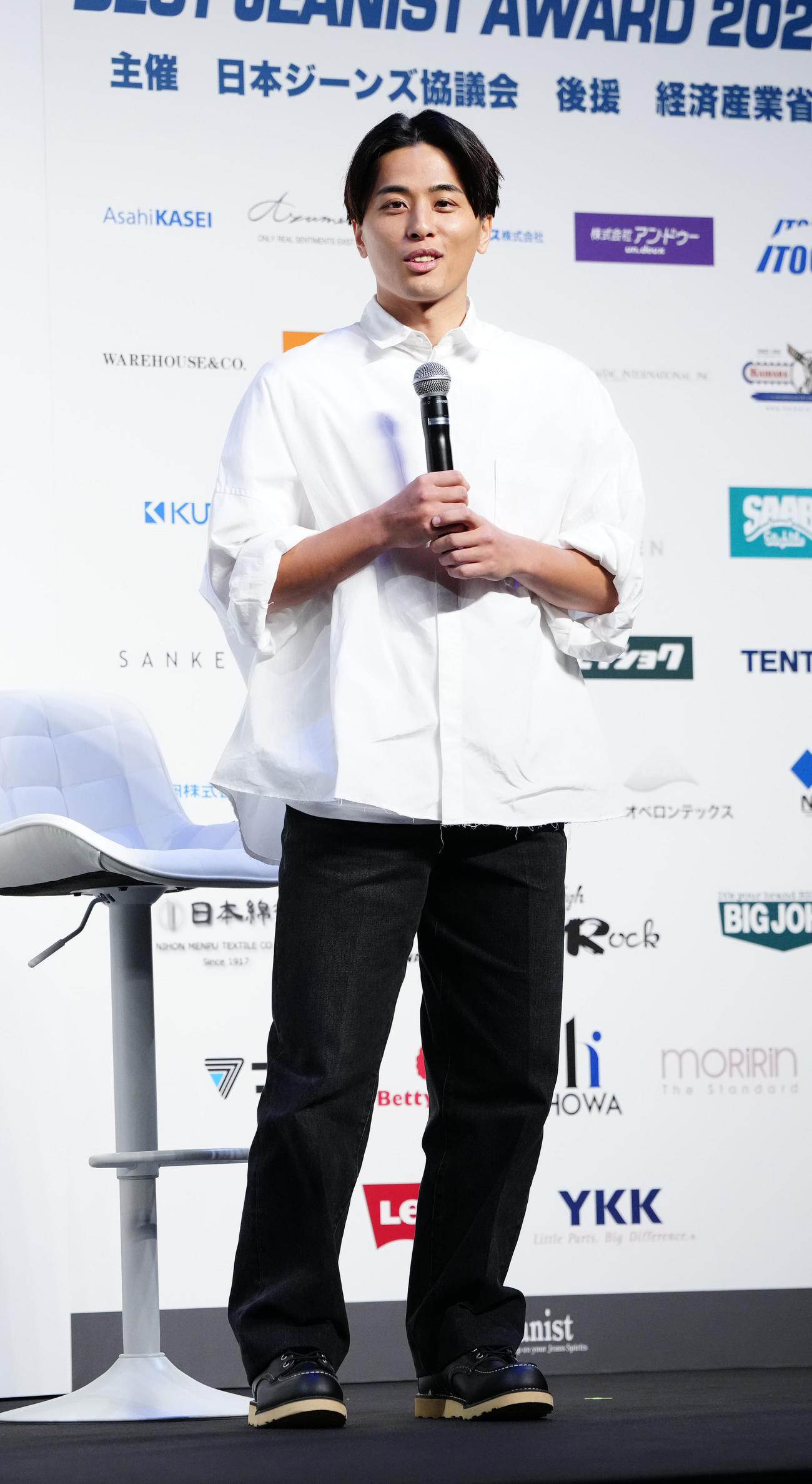 「第40回ベストジーニスト2023」授賞式に臨むバスケットボール男子日本代表の富樫（撮影・江口和貴）