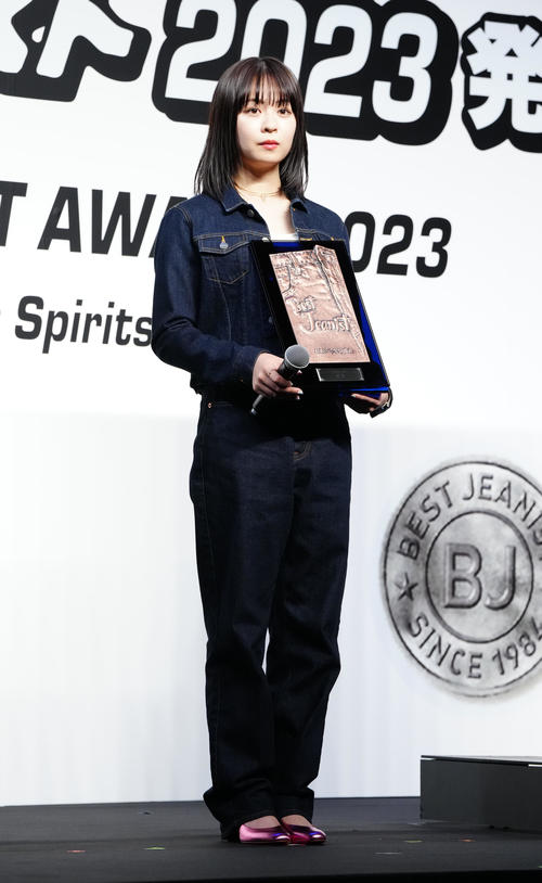 「第40回ベストジーニスト2023」授賞式　次世代部門で表彰された莉子（撮影・江口和貴）