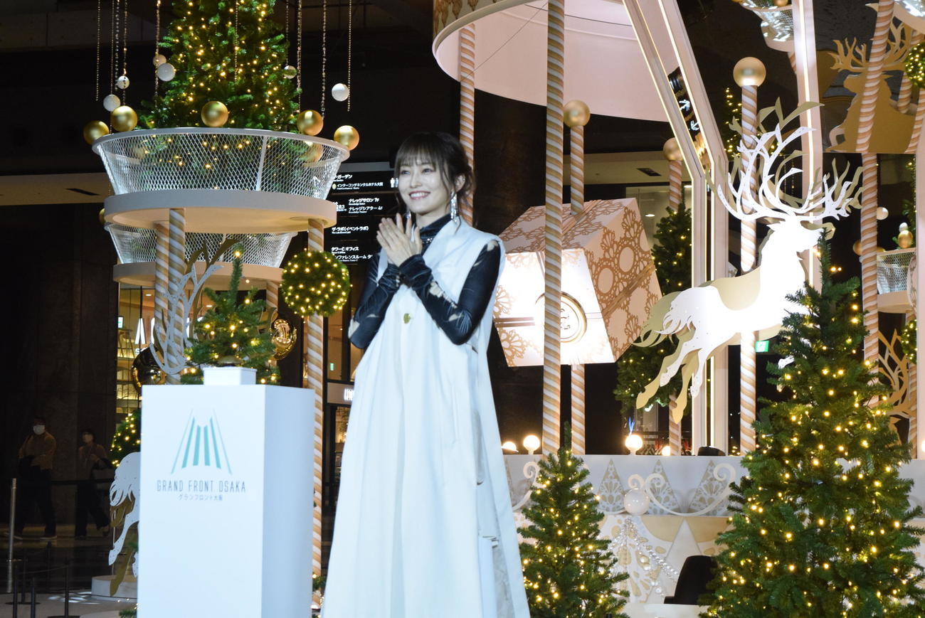 「GRAND WISH CHRISTMAS 2023～Joyful Winter～」メインツリー点灯式に出席した山本彩（撮影・阪口孝志）