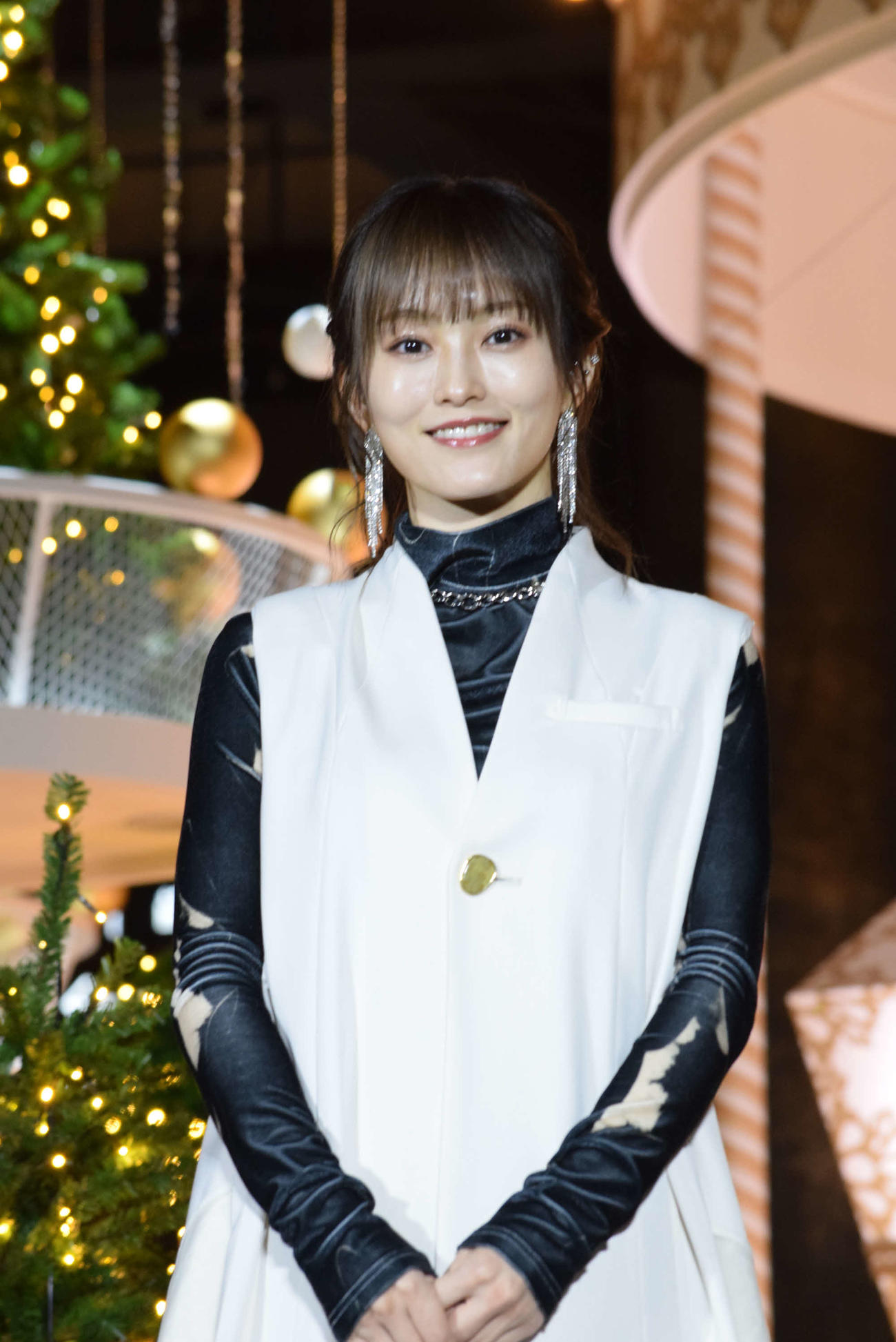 「GRAND WISH CHRISTMAS 2023～Joyful Winter～」メインツリー点灯式に出席した山本彩（撮影・阪口孝志）