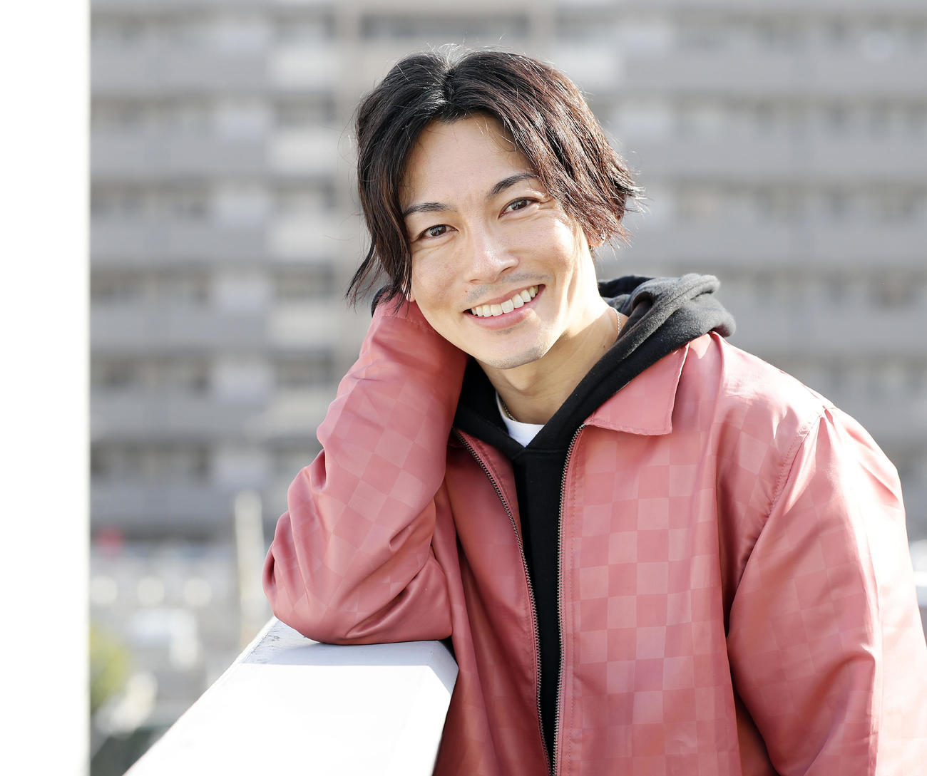 屋良朝幸（19年11月撮影）