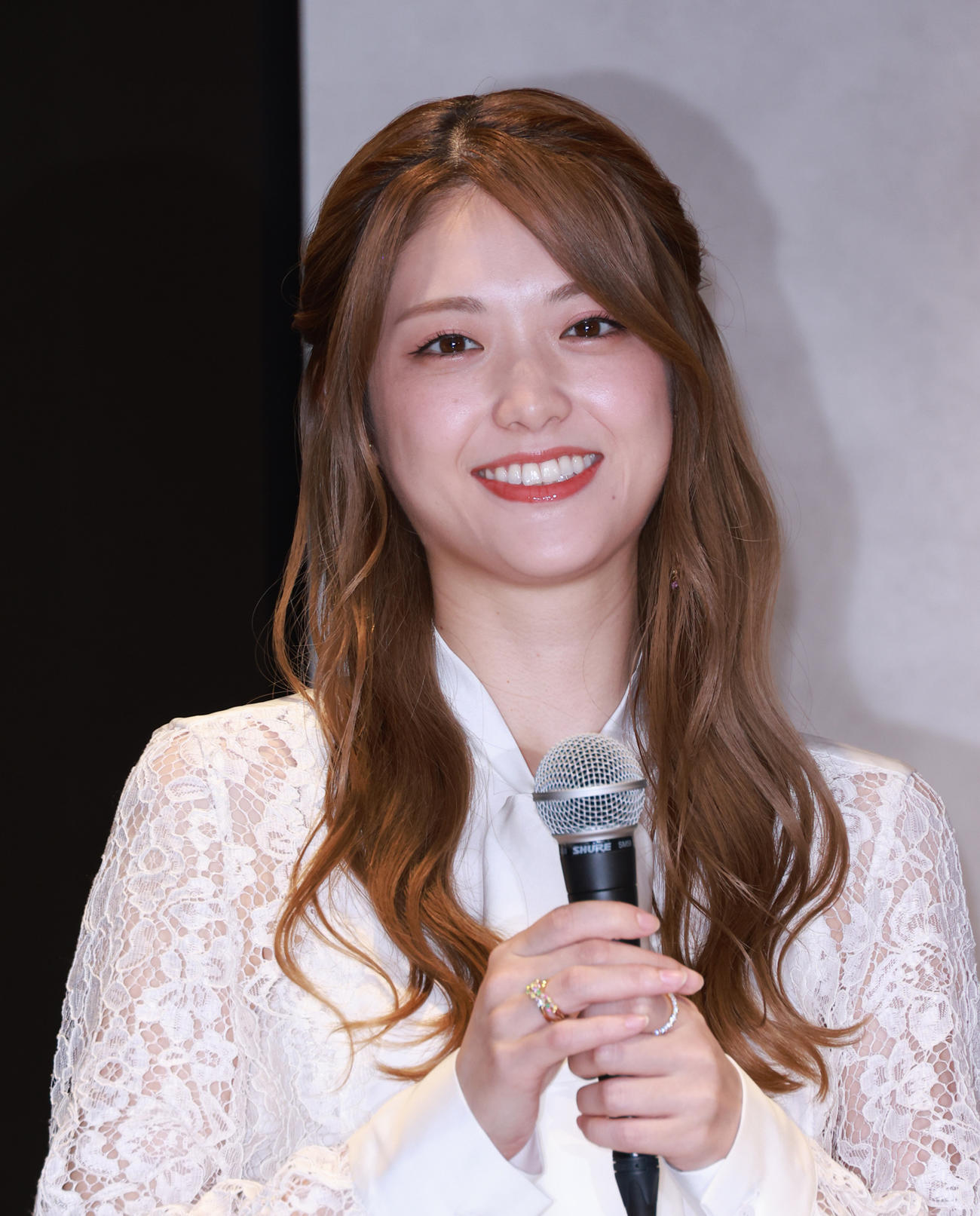 松村沙友理（2022年8月撮影）